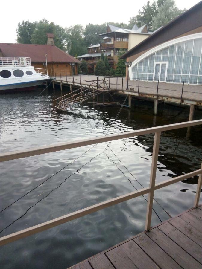 Hutor Hotel Dnipro Exteriör bild